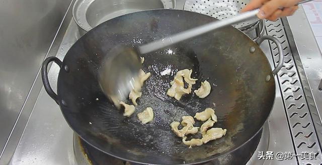 洋葱炒肉片的家常做法，洋葱炒肉的做法（一年四季常吃不腻）