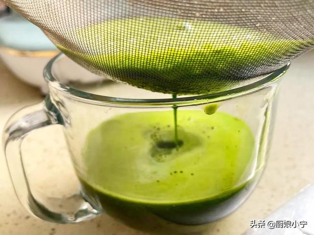 彩色饺子皮怎么做，彩色饺子皮怎么做不变色窍门（冬至教你做彩色饺子）