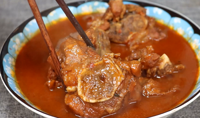 脊骨怎么做好吃，酱骨头怎么做好吃（大厨教你正确做法）