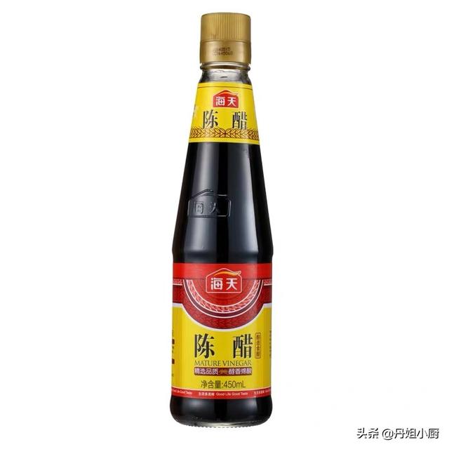 醋精和白醋有什么区别，醋精治疗脚气的方法（香醋有啥区别）