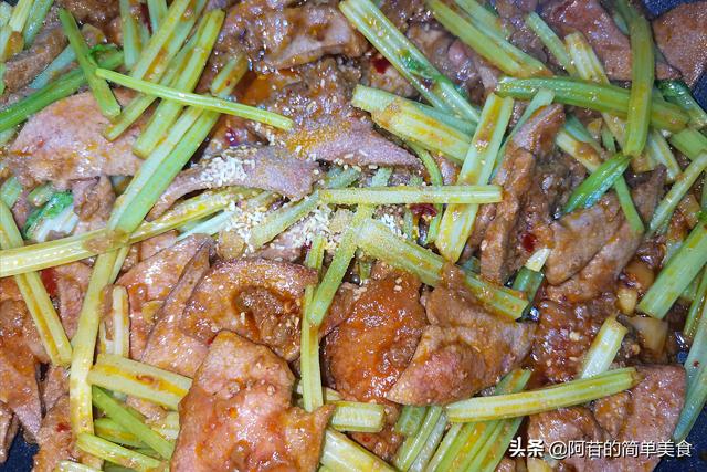 芹菜炒猪肝的做法，炒猪肝芹菜家常做法（家庭版的芹菜炒猪肝）
