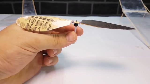 简易飞机模型制作，100个简单的科技小制作_100个简单的科技小制作视频_100个简单的科技小制作不倒翁（用竹蜻蜓原理做一个简易飞机）