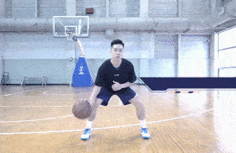 新手篮球基本功，新手学篮球的基础教程（新手打篮球怎么入门）