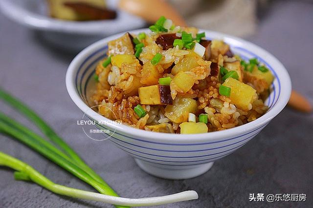 土豆饭电饭煲的做法，怎样用电饭煲做土豆焖饭（只用一个电饭锅）