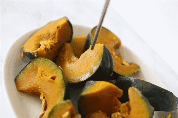 板栗南瓜怎么做好吃，好吃又简单的板栗南瓜（连挑食的小孩都无法拒绝）