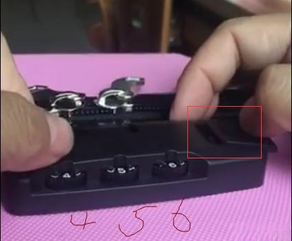 3位数行李箱密码忘了 行李箱忘记密码，别担心！原来上面有个小机关，只需30秒破解打开 第11张