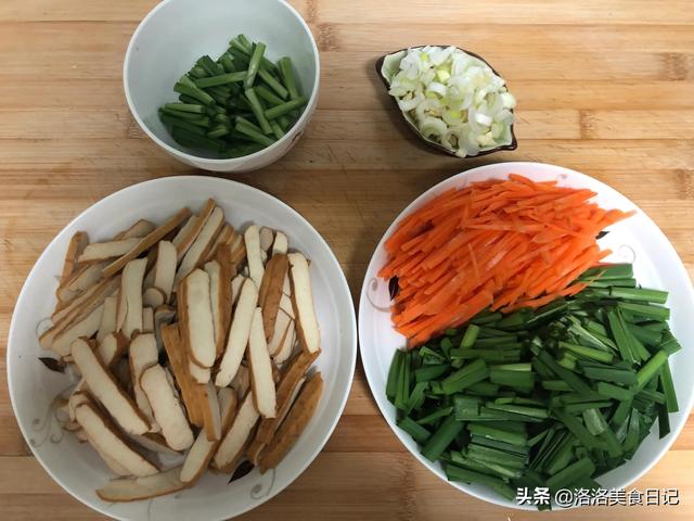 干炒韭菜怎么做，干煸韭菜的做法（大火快炒满屋飘香）