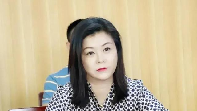 长峰医院美女院长王晓玲照片曝光,气场强大,面态优雅似富婆-图1