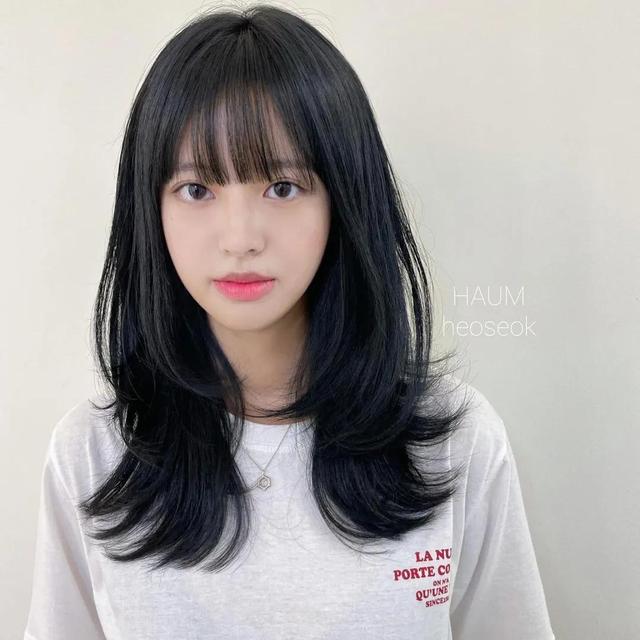 染黑色头发会掉色吗，头发染黑色会掉色吗（不用漂发也不再担心掉色）