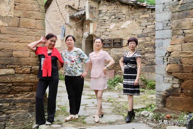 同学聚会说说幽默短句，同学聚会搞笑短句（快乐时光总是那么美好）