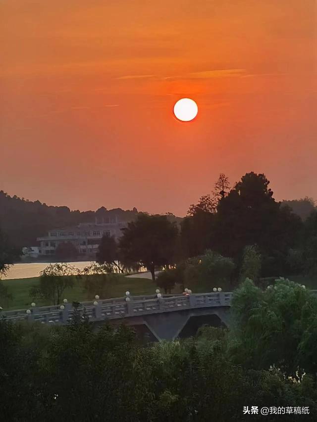 十一假期出游可畅玩银杏湖乐园，湖光山色风景迷人