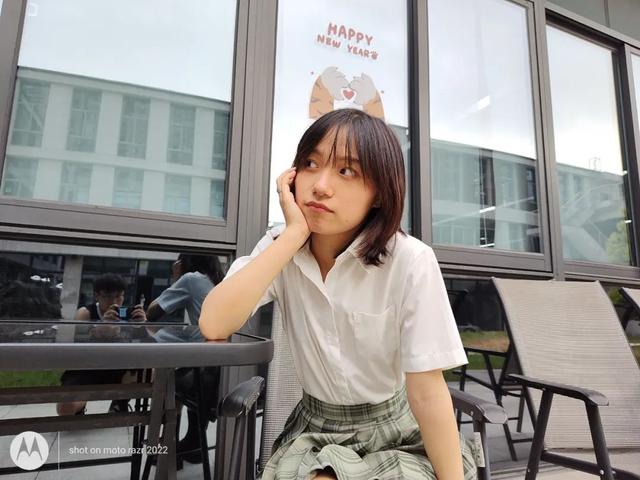 屏幕没坏但屏幕滑不动，vivo手机屏幕没坏但屏幕滑不动（只要5999元的moto刀锋折叠屏）