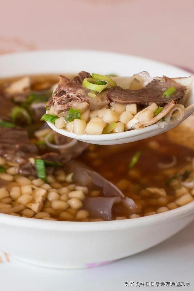 担担面的来历，担担面的来历25个字（臊面、呱呱、糊锅、牛肉面...甘肃人的早餐到底多瓷实）
