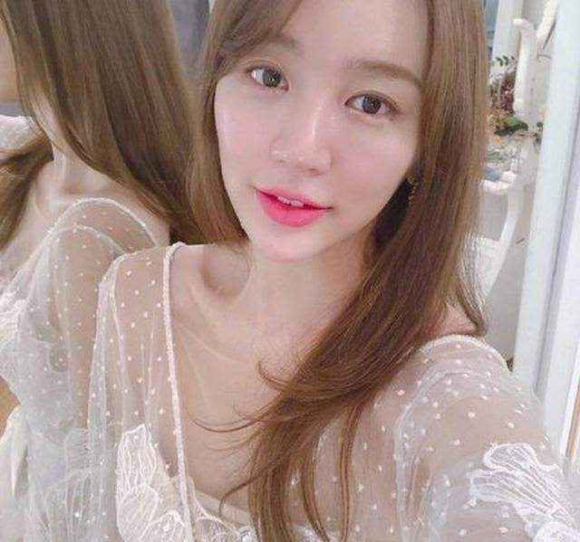 “甜美少女”尹恩惠：她是金钟国忘不了的女人，如今沦落在家种菜
