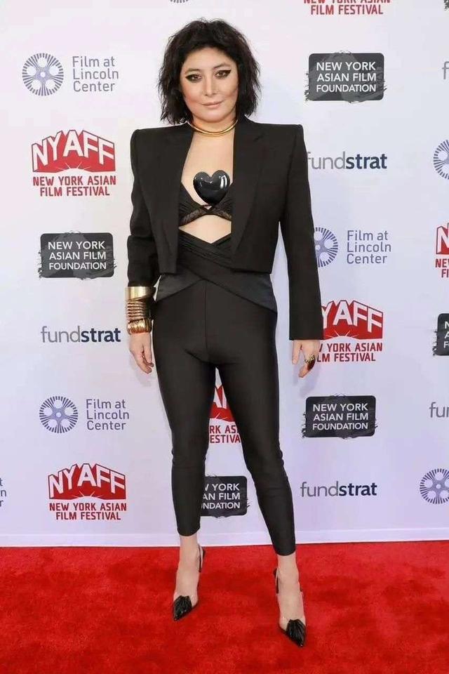 下降头是什么意思,下降头最简单的方法(何鸿燊的千金女儿们为何造型