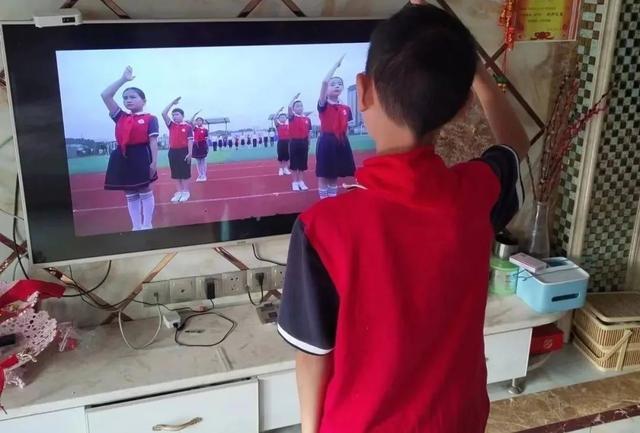 升国旗仪式流程，升国旗仪式视频（遂宁安居区第三小学开展“我爱你）