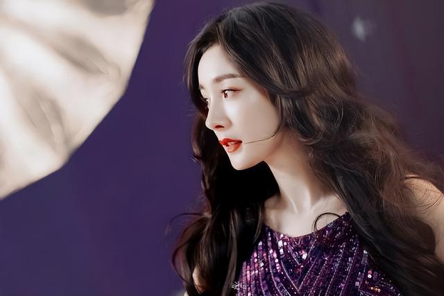 杨幂高清美图 wuli大幂幂美呆了，杨幂高清美图大图（杨幂——人群中一眼就惊艳的长相）