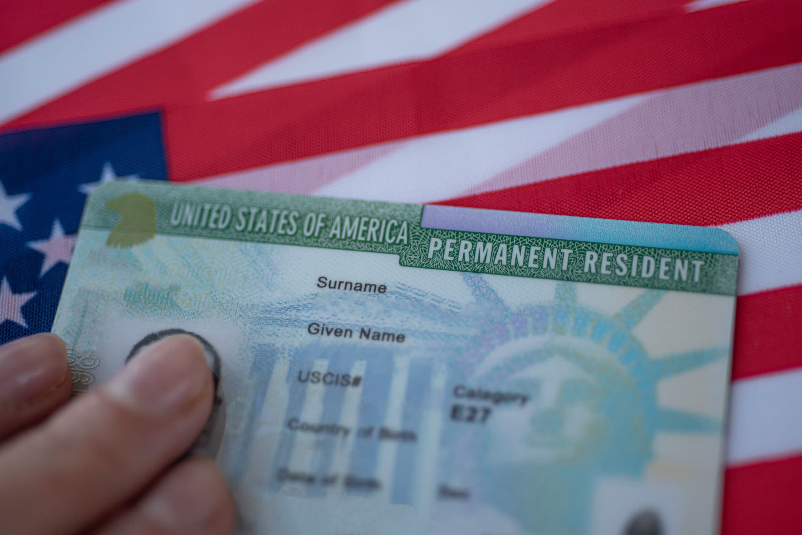 绿卡是什么，绿卡和入籍有什么区别（移民科普丨签证、绿卡、护照）