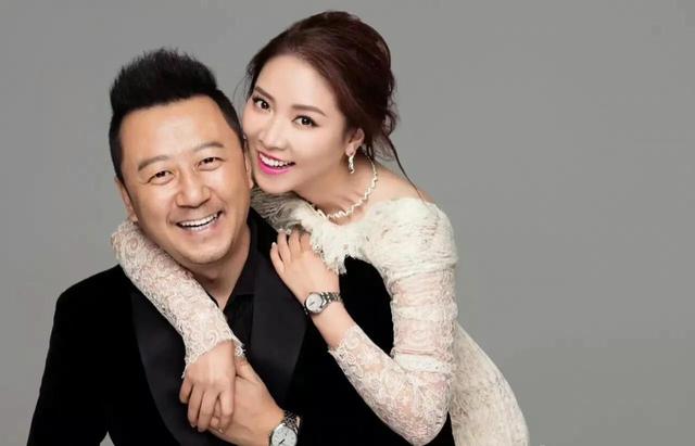 郭涛谈婚姻状况，郭涛：娶小17岁圈外妻子