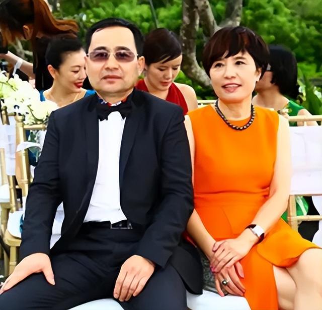 刘恺威与杨幂离婚4年：他单身抚养女儿，她情感沧桑依旧红