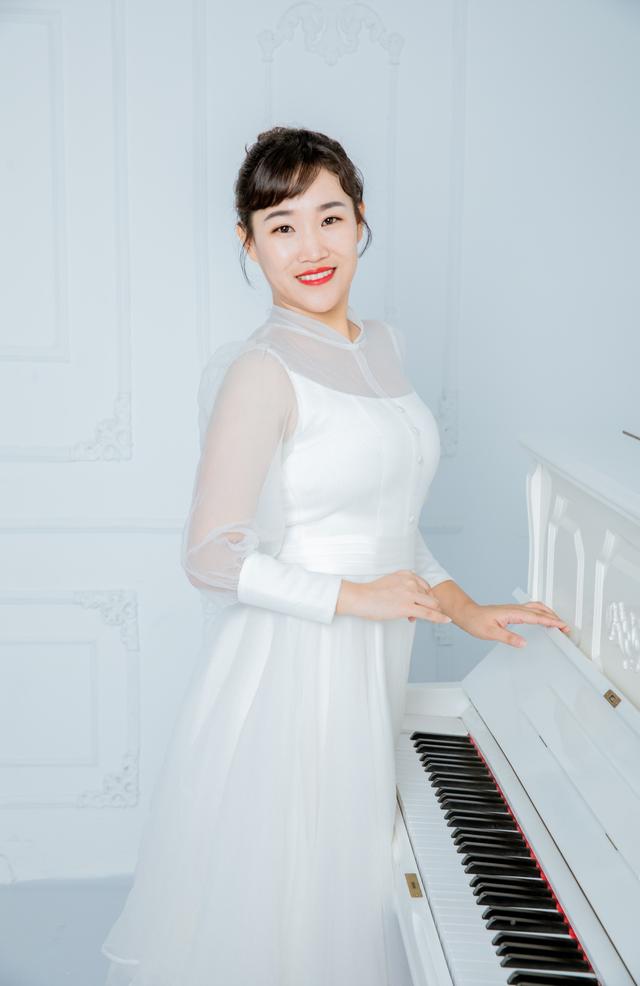 蒙古民歌歌曲全集，求悠长的蒙古歌曲名字（《故乡的蒙古马》李昌明词）