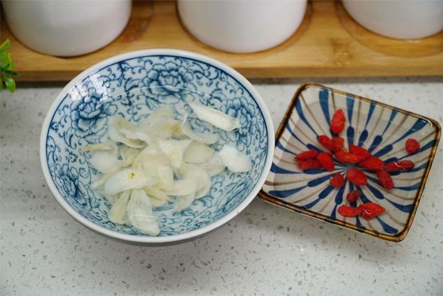 夏天煲什么汤最适合，夏天炖什么汤喝适合呢（推荐6种夏季家常汤）