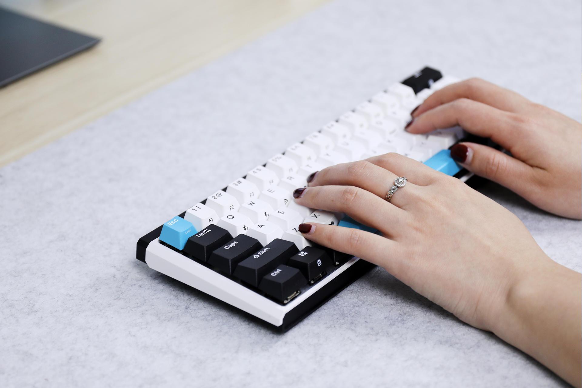杜伽K330w Plus评测：小巧精致、手感一流的热插拔机械键盘