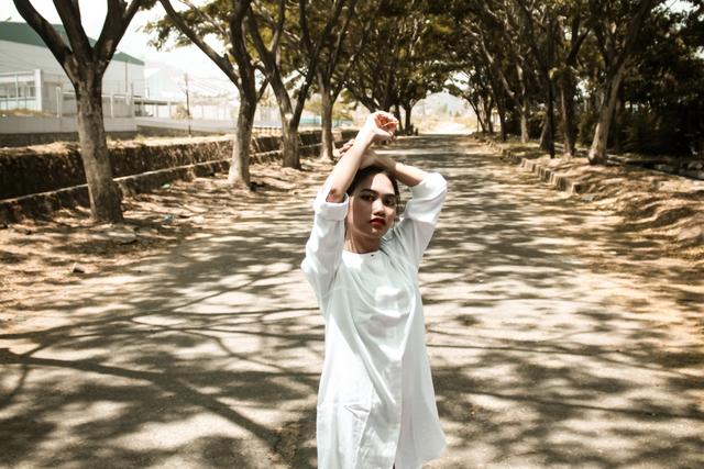 女生肢体语言，女生肢体语言与性格（会有这些身体语言）