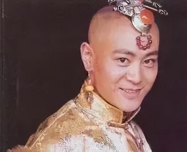 6傻子少爷荒诞又精彩的一生,终于尘埃落定.