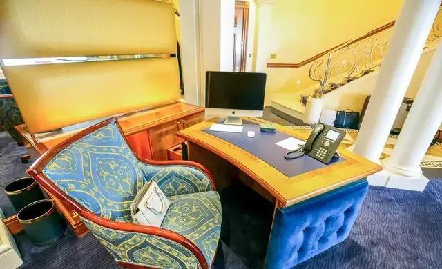 迪拜帆船酒店简介，迪拜帆船酒店介绍（80张高清图带你走进迪拜七星级帆船酒店）