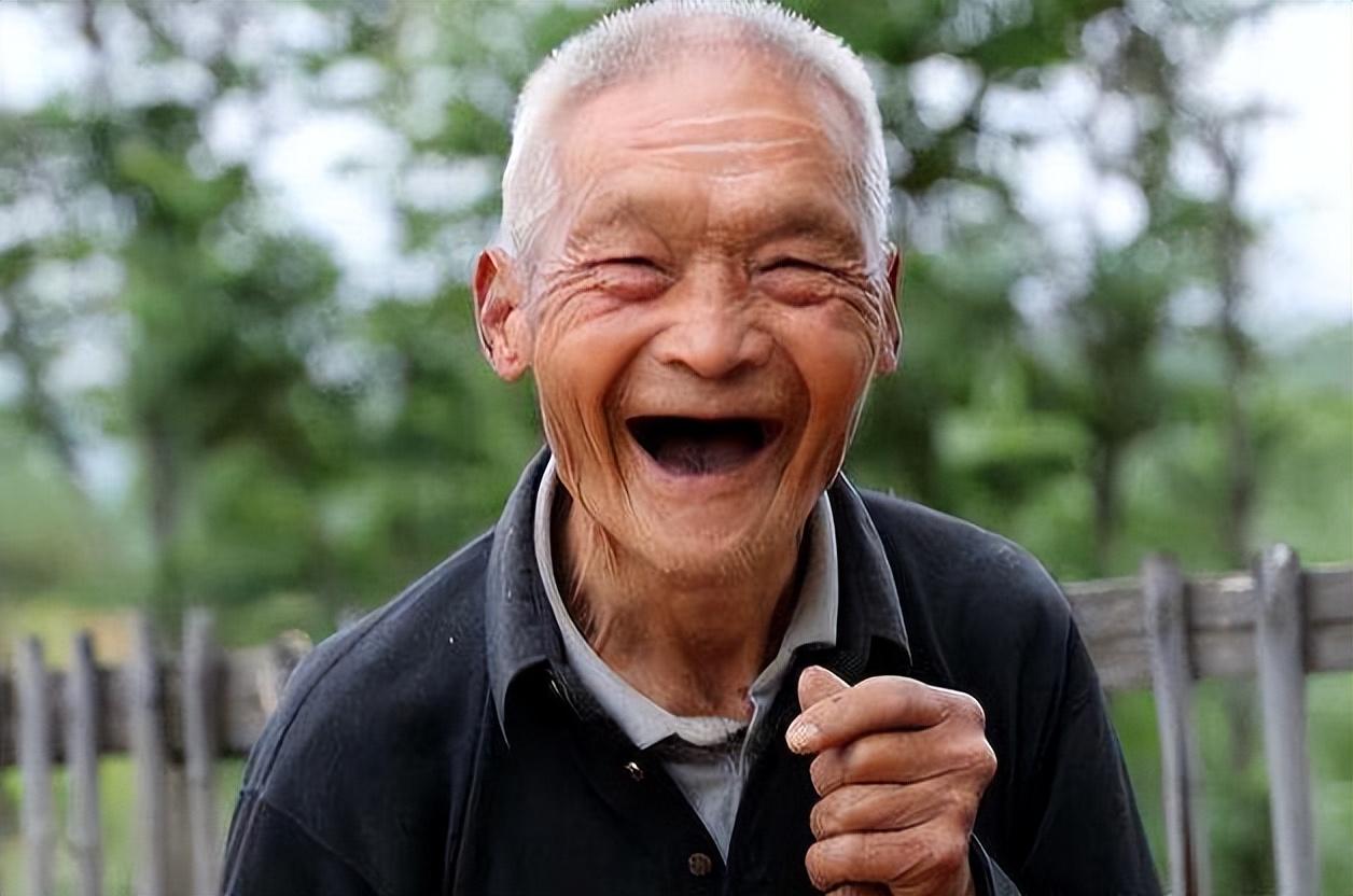 退休医生坦言：寿命长不是靠多走路和多睡觉，还要坚持这2件小事-图2