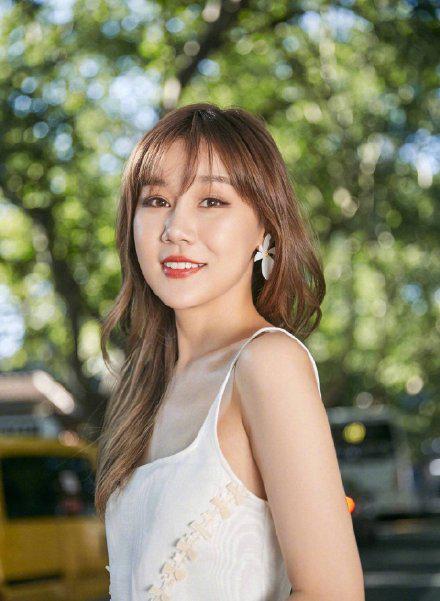 刚开始徐妍写的文章根本没人关注,除了她强迫自己的大学室友帮忙浏览