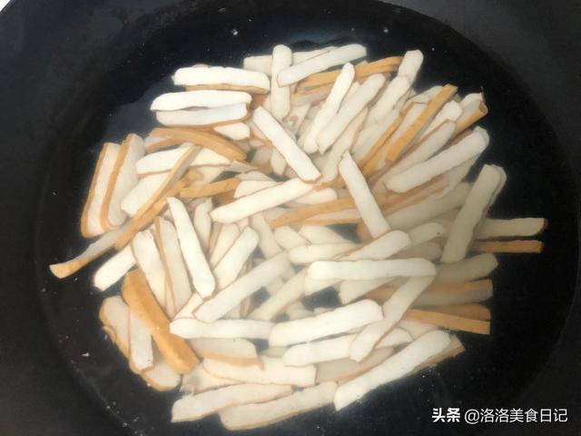 干炒韭菜怎么做，干煸韭菜的做法（大火快炒满屋飘香）