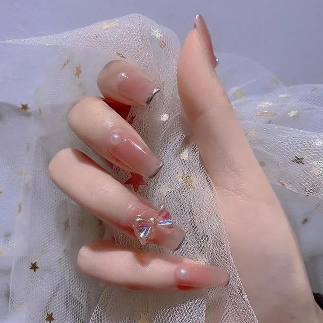 超级显白的基础款美甲，显白显嫩的美甲来一波儿~