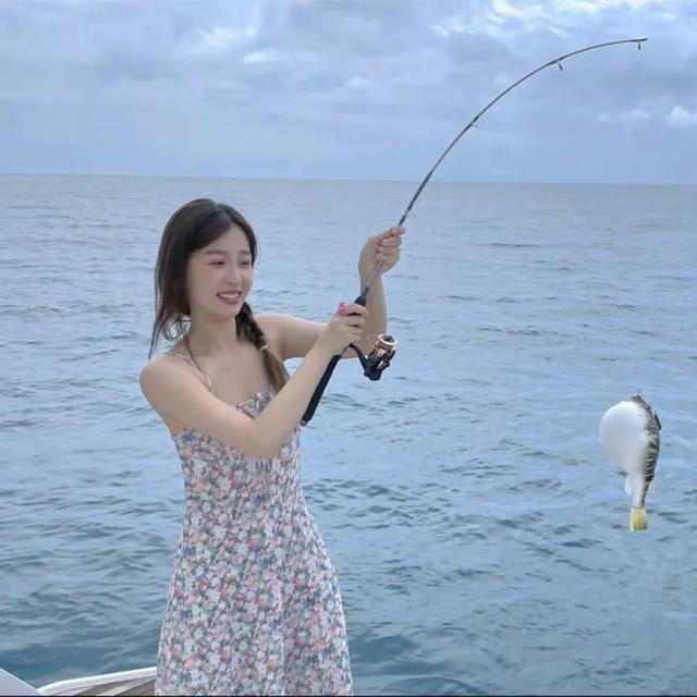 情侣图片一对两张，情侣图片一对两张一套（情侣头像一对两张，超可爱）