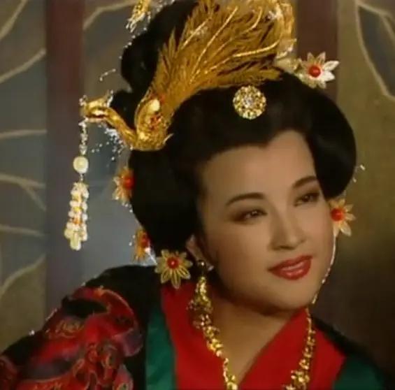 古代步摇图片，日本艺妓她们头上戴的发饰名称。那个圆球和那些像步摇的东西叫什么名字。（步摇、花钿、折股钗、凤簪、梳篦、花冠）