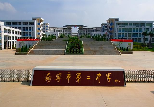 广西师范大学附属外国语学校，广西师范大学附属外国语学校2019高考喜报成绩、一本上线人数情况（2022年广西实力最强的5所中学）