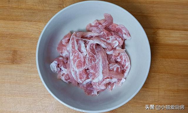 干茶树菇怎么吃，干茶树菇可以怎么吃（教你在家做干锅茶树菇）