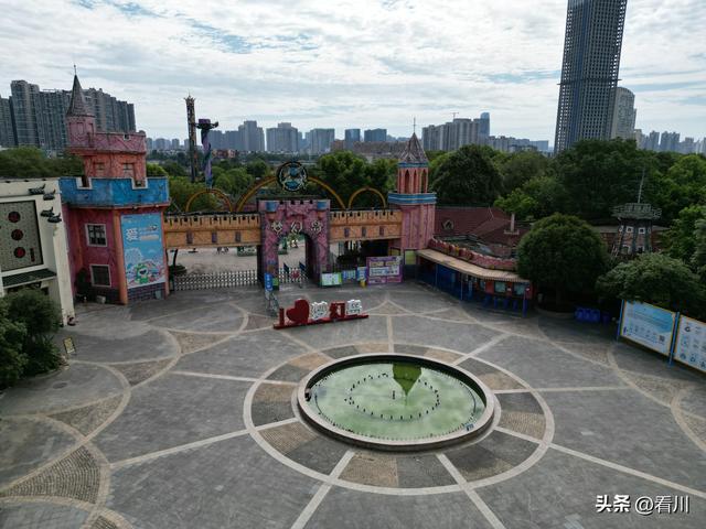 航拍成都南湖梦幻岛