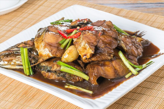 燕鲅鱼怎么做好吃，燕鲅鱼和鲐鲅鱼哪种好吃（最好不要加水炖）