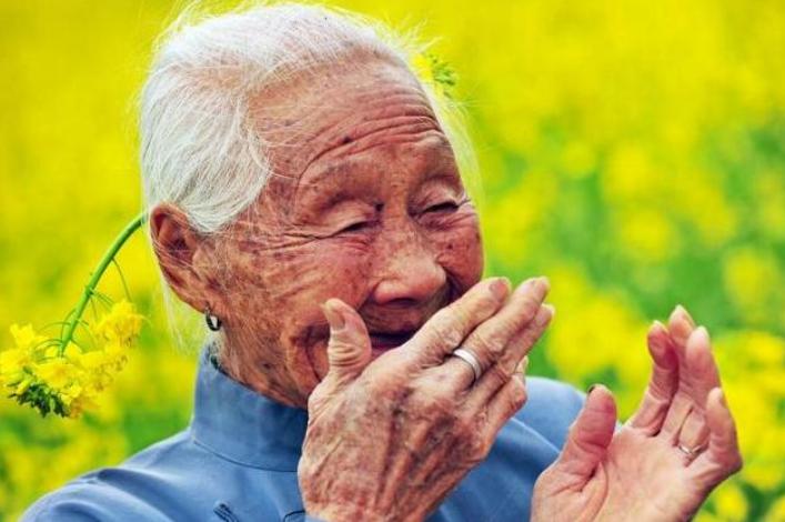 退休医生坦言：寿命长不是靠多走路和多睡觉，还要坚持这2件小事-图3