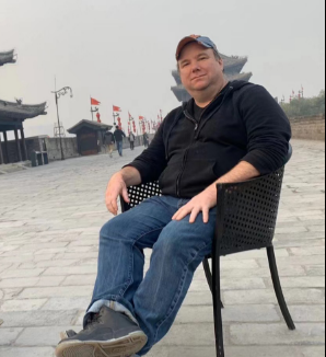 趴耳朵，娶了小12岁的中国媳妇（趴耳朵狗图片）