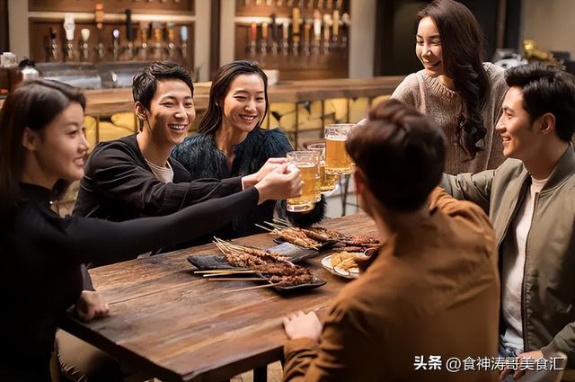 酒席上敬酒的客套话，敬酒的客套话有哪些（教你2个场合“敬酒词”）