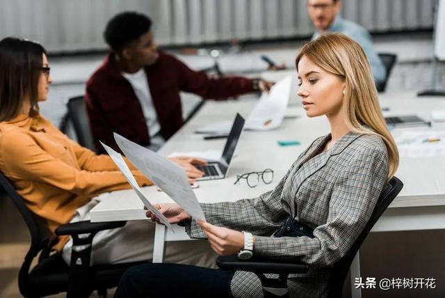 跳槽有什么好处，跳槽有什么好处和坏处?用英语（离职后再回归原单位工作）