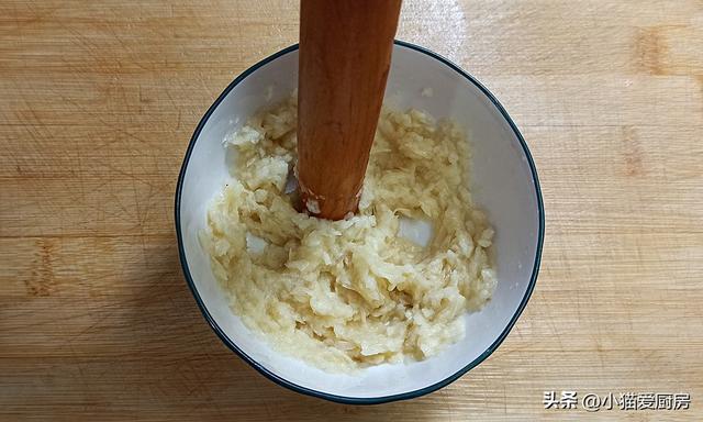 蒜泥蒸白茄子泥，教你老式蒜泥茄子的做法