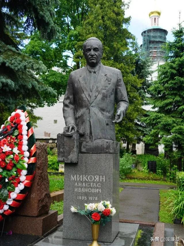 变色龙的作者，变色龙的作者是什么（戈尔巴乔夫将入葬的莫斯科新圣女公墓）