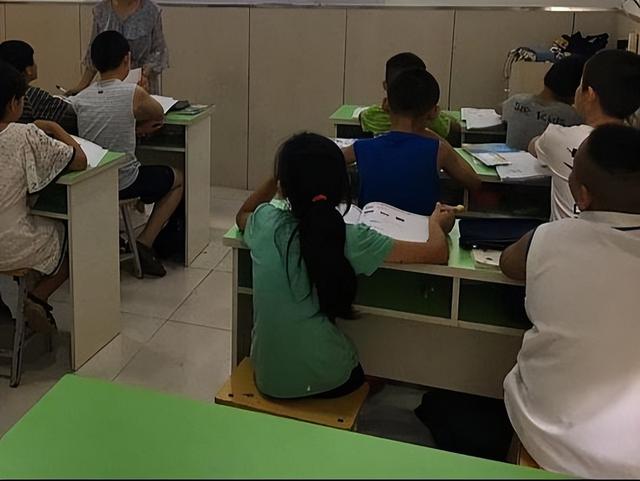 如何考好语文，如何考好语文作文（语文成绩不好先别着急抓阅读和写作）