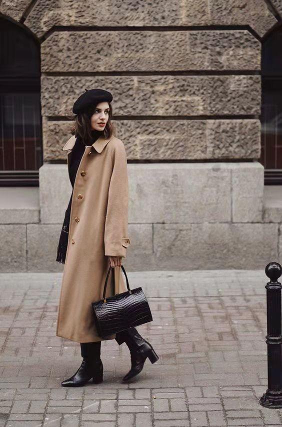 红色贝雷帽搭配什么衣服好看，红色贝雷帽搭配什么衣服好看男（试试“大衣+贝雷帽”）