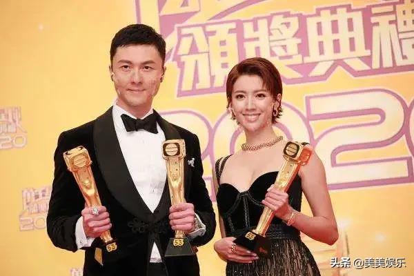 王浩信恭喜陈自瑶获奖!被扒在老婆孕期出轨,曾和小三同台领奖