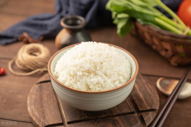 1,二两米饭是多少克:二两等于多少克(一个人蒸米饭的量ml)